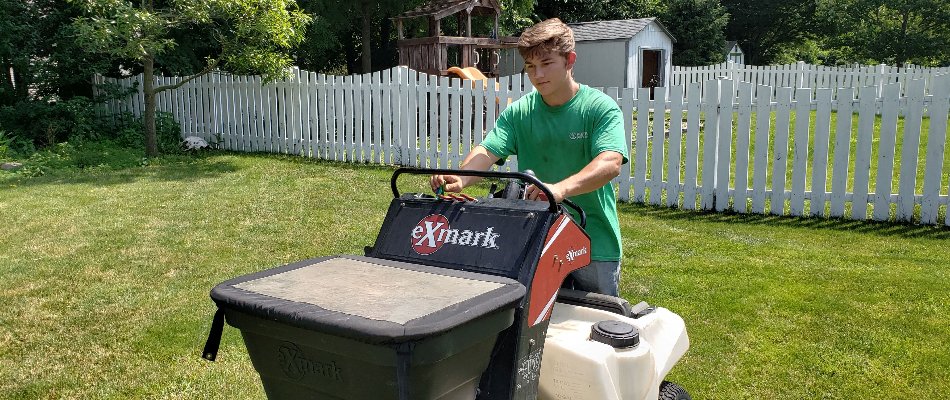 Professional fertilizing a lawn in Austin, TX.